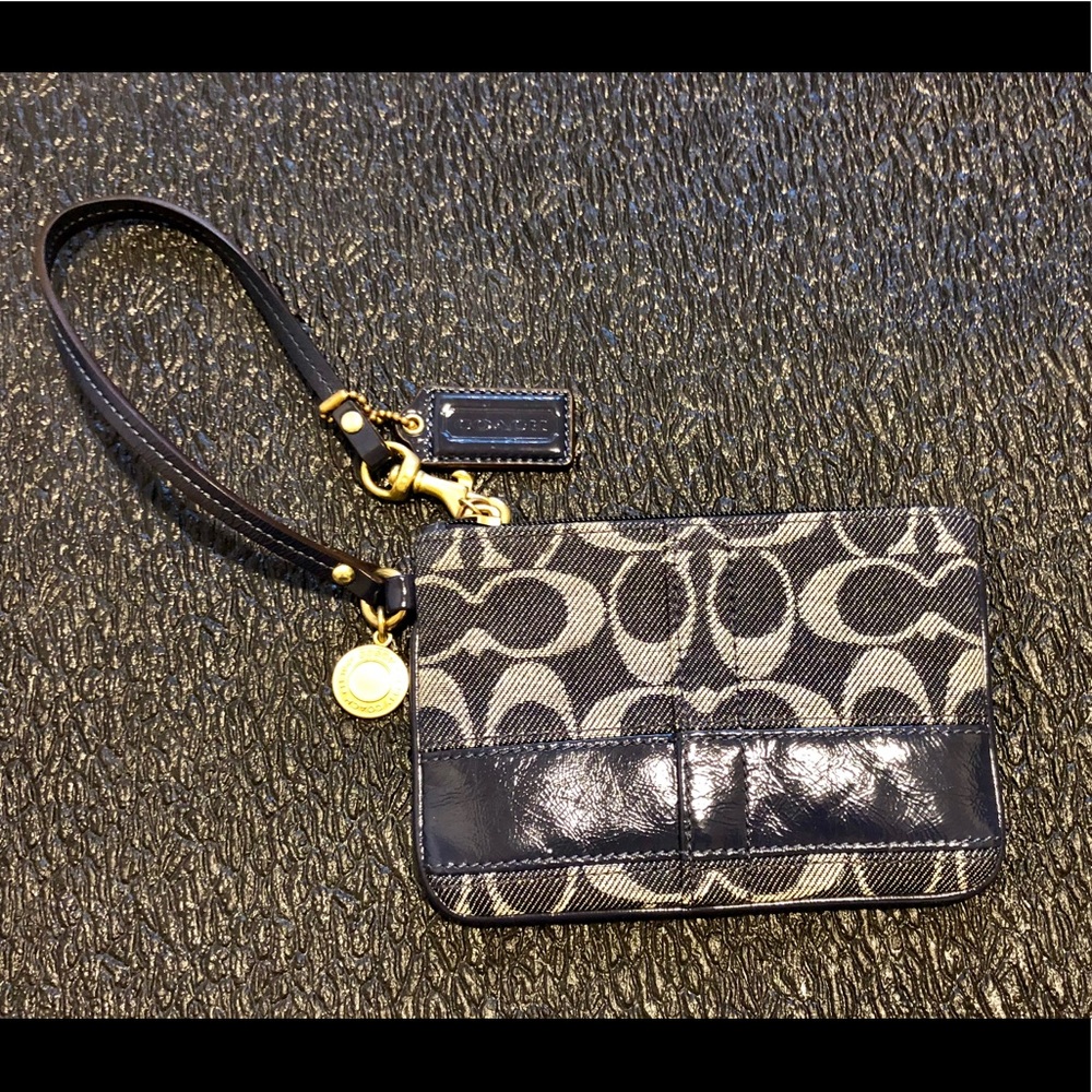 Coach wristlet- like new condition!